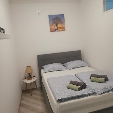 Апартаменты Studio Apartman Kristina Пула Экстерьер фото